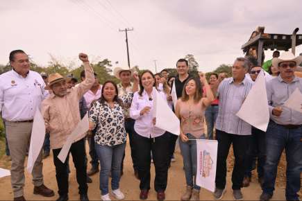 Cumple Rocío Nahle con construcción de 18 km de carretera Hidalgotitlán–Uxpanapa   