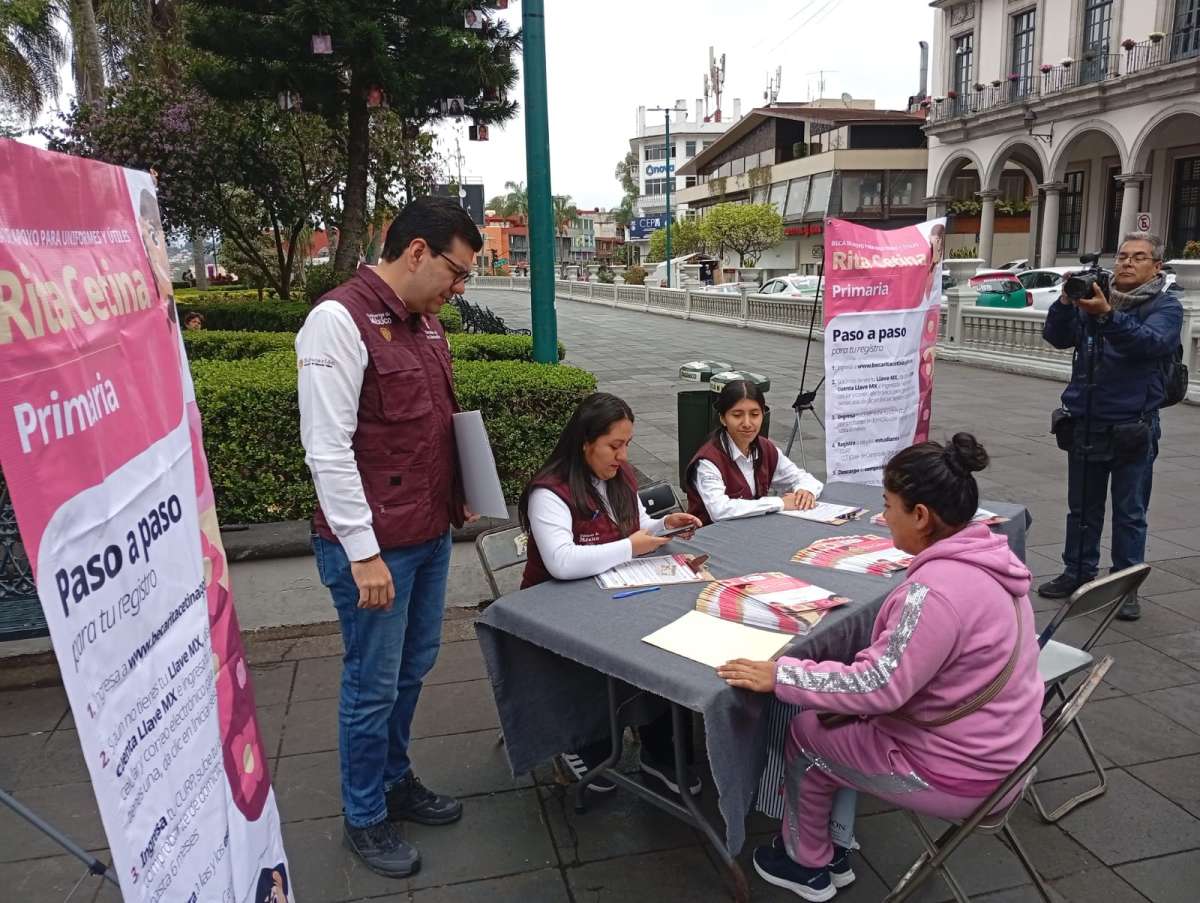 Refuerzan acciones para registrar a alumnos de educación básica para recibir la beca “Rita Cetina”