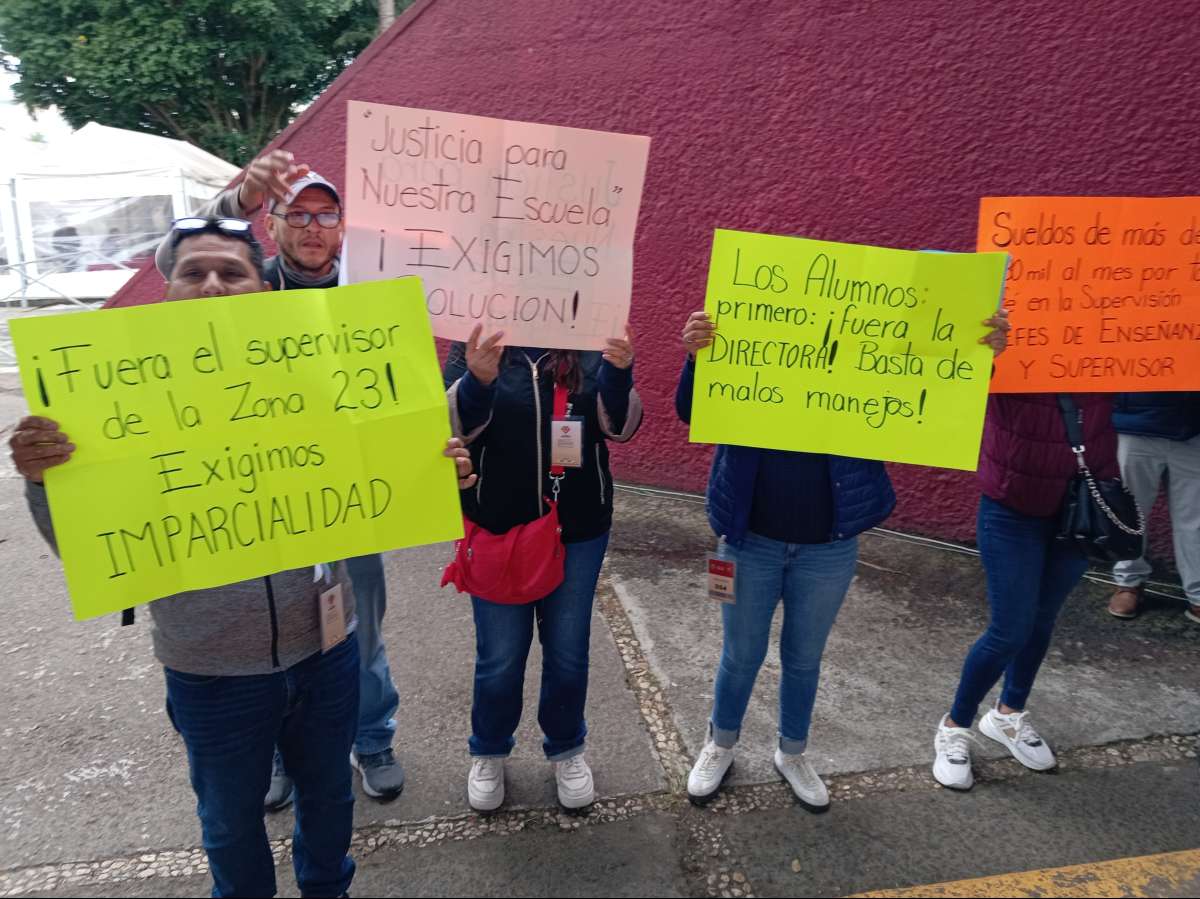 Padres de familia de Escuela Secundaria de Rio Blanco exigen la destitución de la directora de este plantel escolar