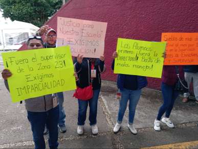 Padres de familia de Escuela Secundaria de Rio Blanco exigen la destitución de la directora de este plantel escolar