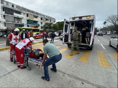 Atiende SSP de manera inmediata a madre de familia y su bebé tras atropellamiento   