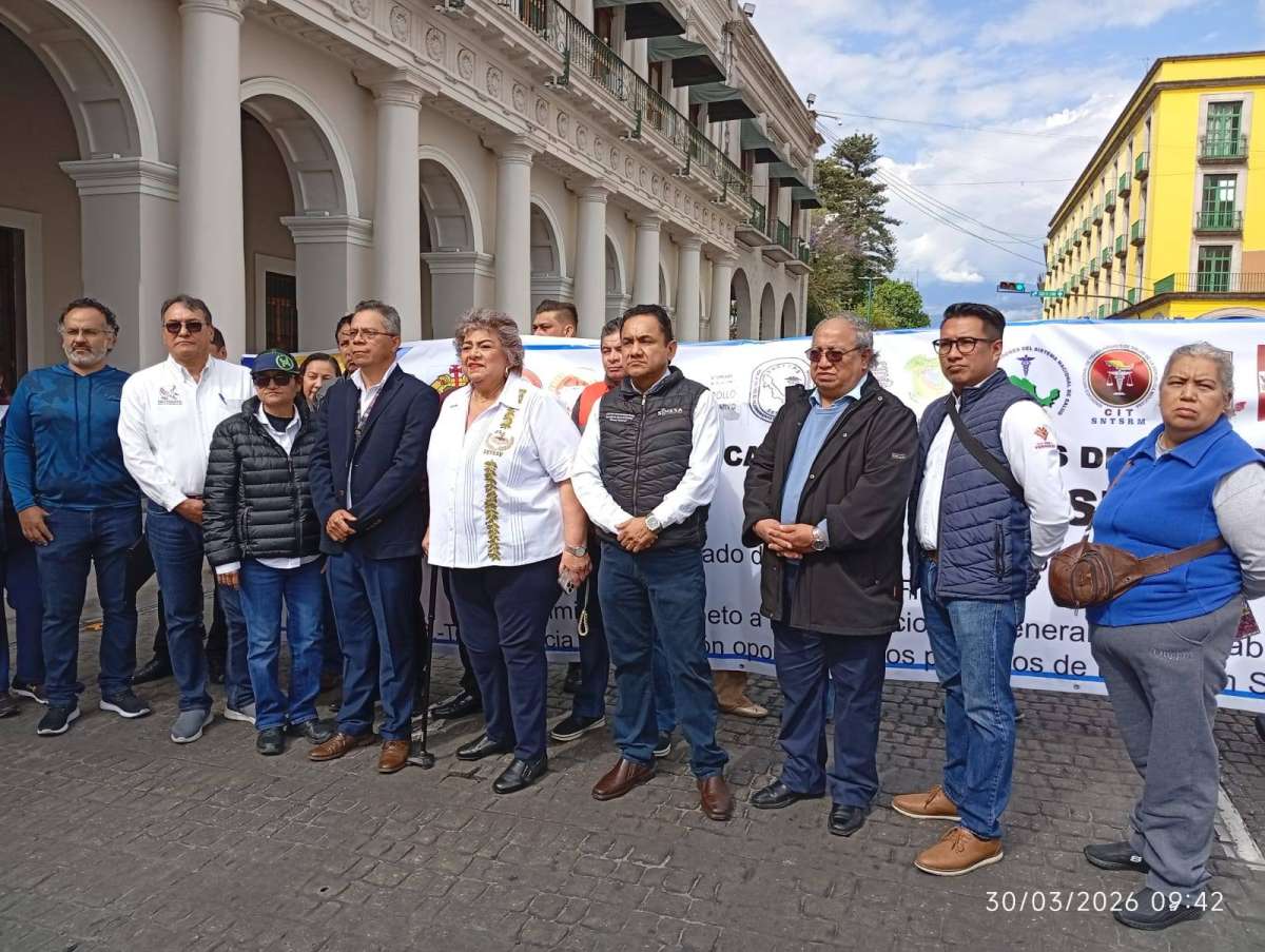 Trabajadores de Salud se manifestaron y bloquearon la Avenida Enríquez para exigir garantías laborales ante transferencia a IMSS-Bienestar