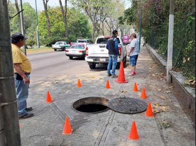 Tras falla en la red de CFE sobre Lázaro Cárdenas, personal del Ayuntamiento realizó las labores de reparación