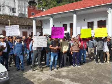 Indígenas de Chicontepec se manifiestan en protesta por imposición de agentes y subagentes municipales