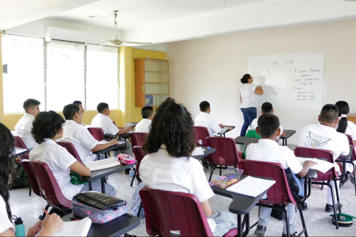 Retornan a las aulas más de 1.6 millones de alumnos en Veracruz   