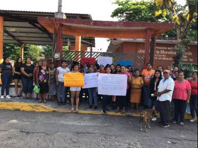 Padres de familia denuncian falta de docentes en Escuela Primaria de Yanga