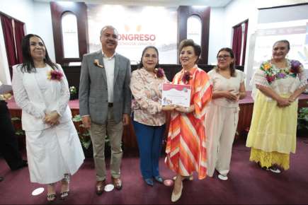 SEV reconoce a educadoras por su labor en la primera infancia   