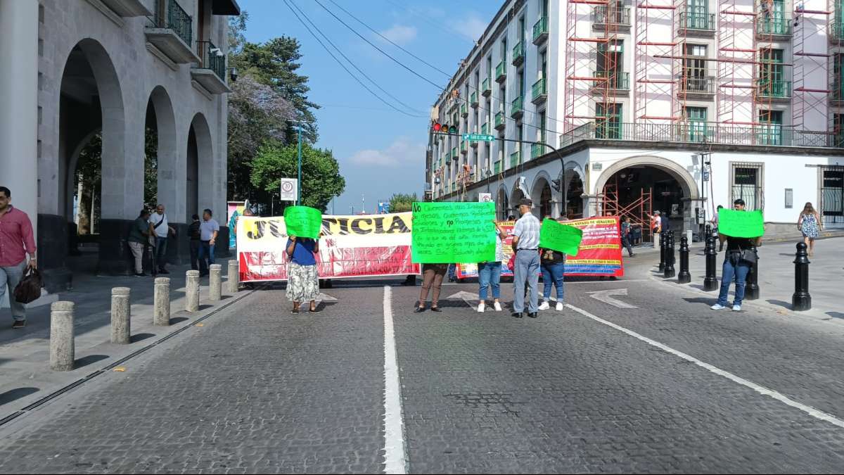 De nuevo se manifiestan ex elementos de la Policía Intermunicipal Poza Rica-Tihuatlán-Coatzintla, bloquean la Avenida Enríquez