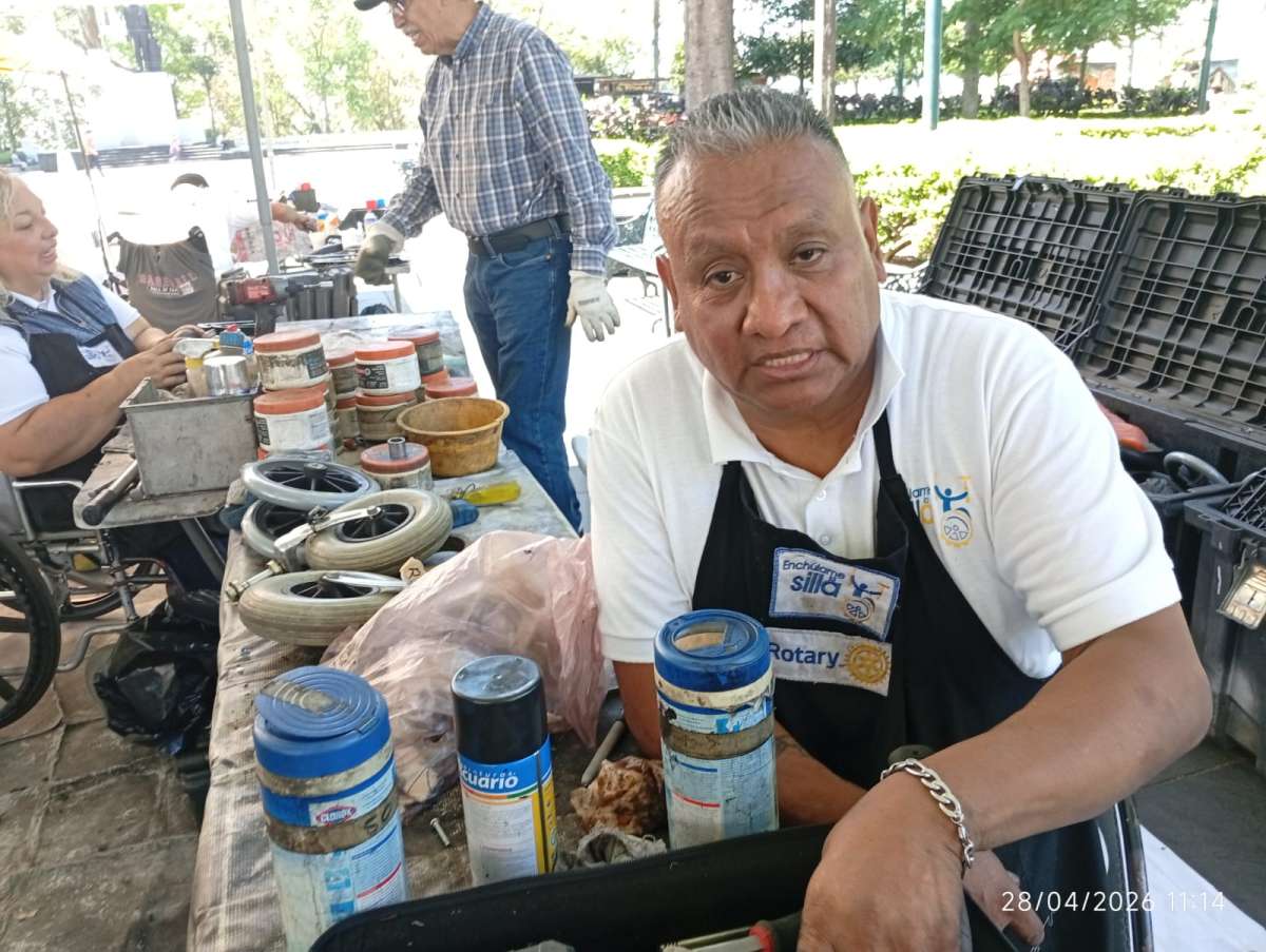 Me siento muy satisfecho por apoyar a gente discapacitada al reparar sus sillas de ruedas: José Juan Clara