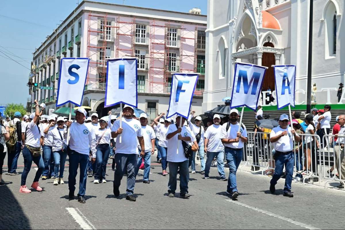 SIFMA SE HACE PRESENTE CON FUERZA EN EL DESFILE DEL 1° DE MAYO EN XALAPA