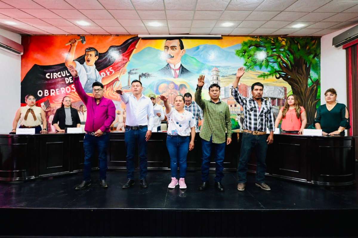 Rinden protesta Agentes Municipales en Camerino Z. Mendoza