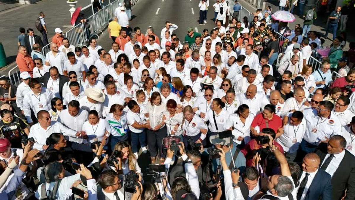 Rocío Nahle encabezó desfile de más de 68 mil trabajadores   