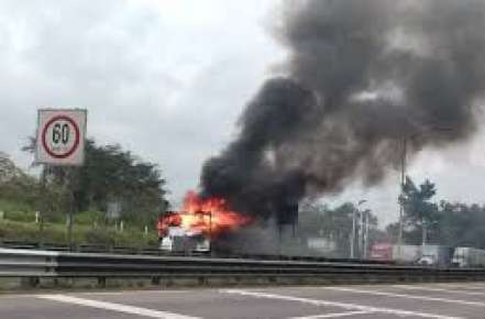 SSP atiende quema de unidades en carretera de la huasteca señala gobernadora, Fiscalía investiga