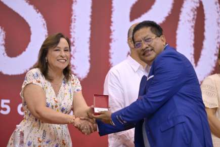 Reconoce Gobernadora Rocío Nahle al magisterio con aumento salarial y homenaje a su vocación