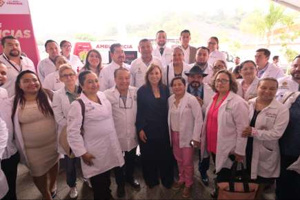 La salud no puede esperar: Gobernadora entrega 30 ambulancias a hospitales.   