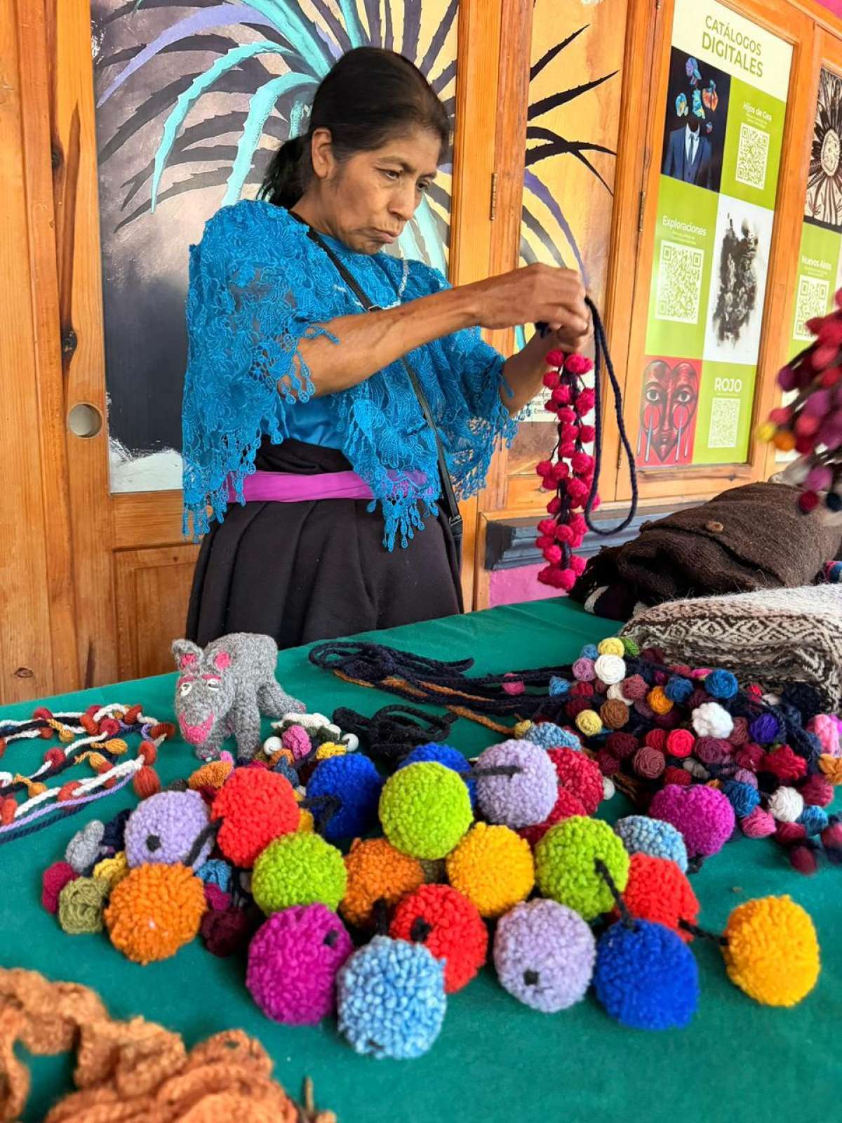 Realizan SECVER y FONART tercera jornada de acopio artesanal en Xalapa   