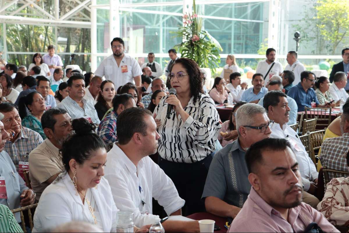 Educación en Veracruz es un derecho y no se politiza, no tiene siglas, ni religión: Claudia Tello