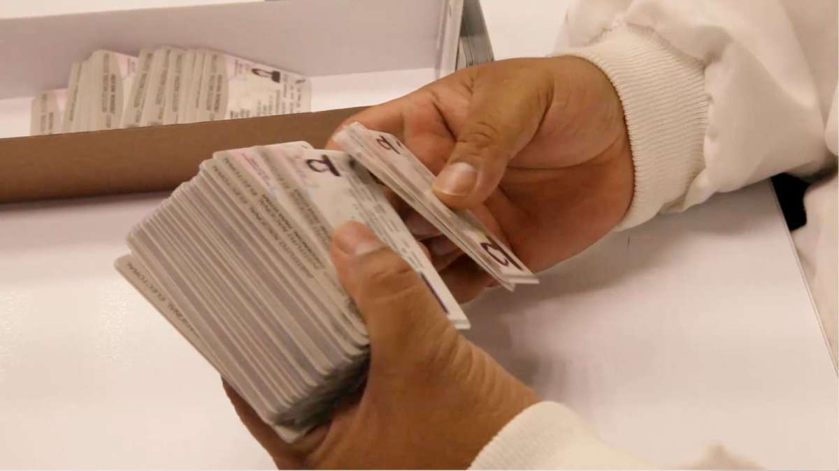 Inicia INE producción del nuevo modelo de la Credencial para Votar