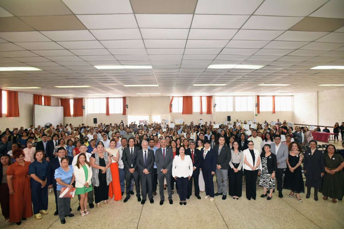 Entregó SEV 116 reconocimientos a egresadas y egresados de maestría de la UPV   