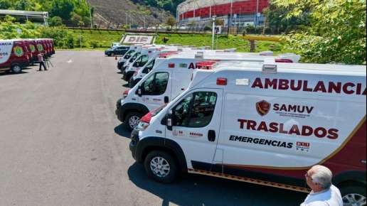 Entrega Estado 60 ambulancias para acercar la salud a los veracruzanos