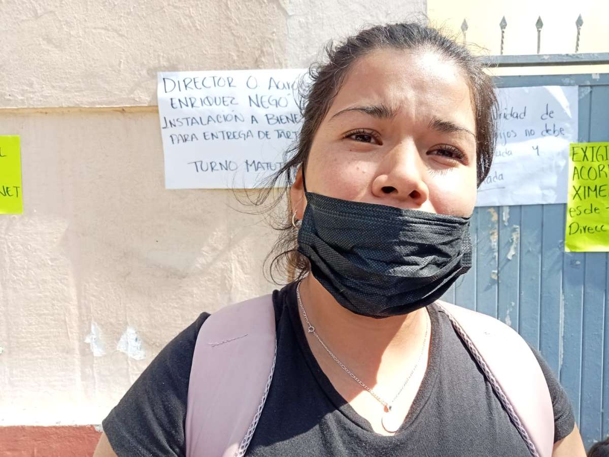 Padres de familia toman Escuela Primaria en Xalapa, piden la destitución del director y subdirectora del plantel escolar