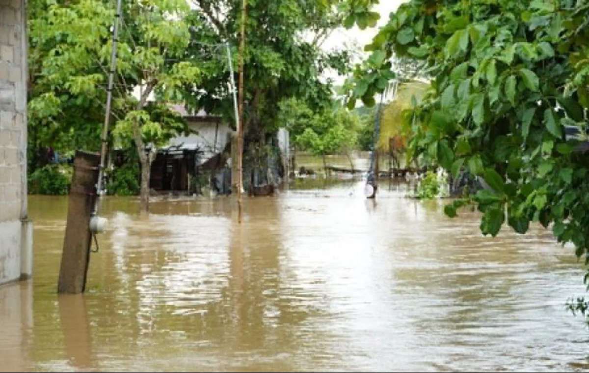 Atiende Estado población tras lluvias en Isla, activa Ejército Plan DN-III