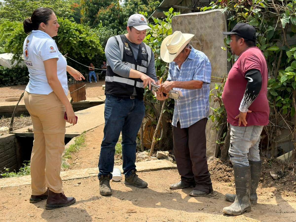 Distribuye Protección Civil ayuda humanitaria y atención médica a familias afectadas en Isla   