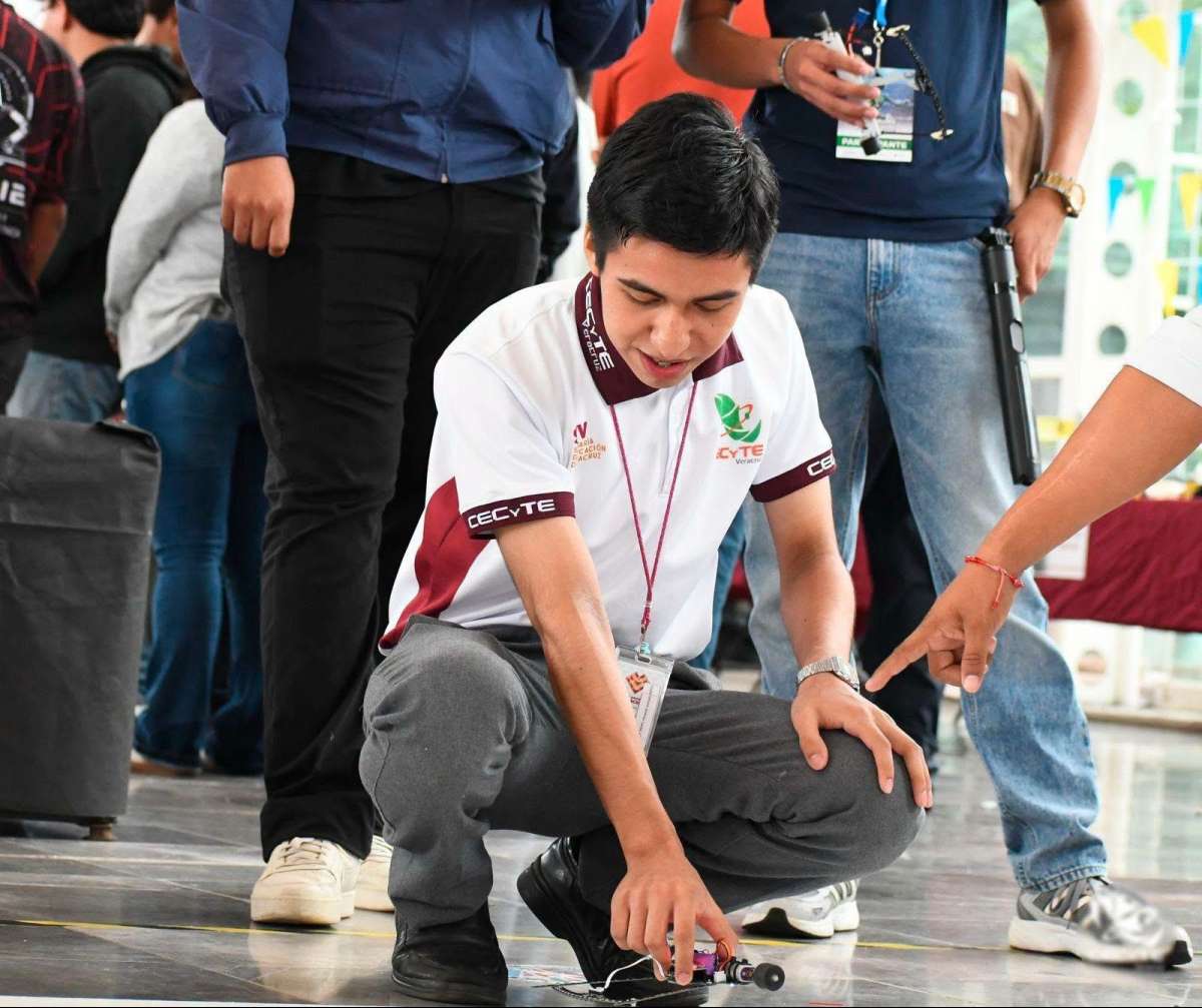 Estudiante del CECyTEV representará a Veracruz en el Nacional de Mecatrónica