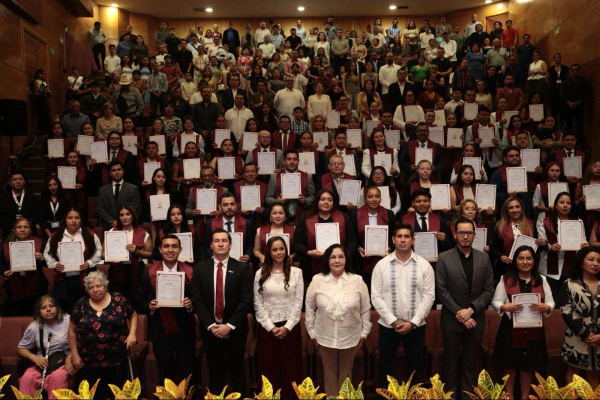 Instituto Consorcio Clavijero formaliza el grado académico de 106 egresados   