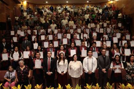 Instituto Consorcio Clavijero formaliza el grado académico de 106 egresados   