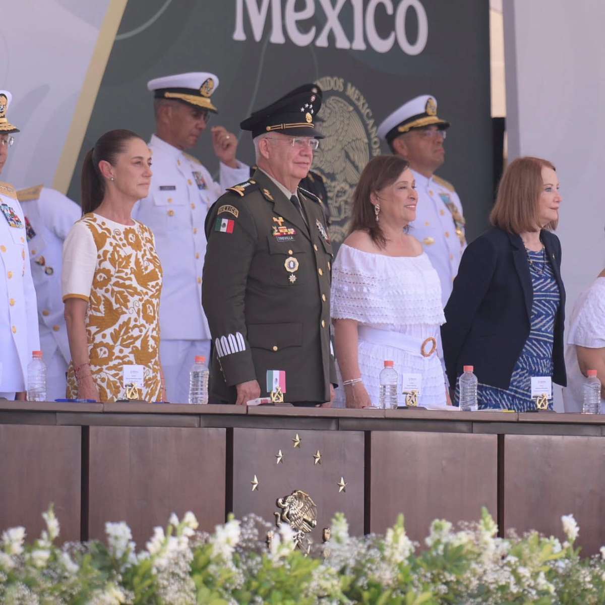 Acompaña Rocío Nahle a la presidenta Claudia Sheinbaum en graduación de cadetes navales   