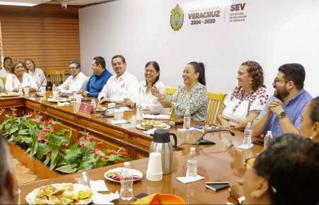 Titular de SEV Raquel Bonilla se reúne con la dirigecia de la Sección 32 del SNTE