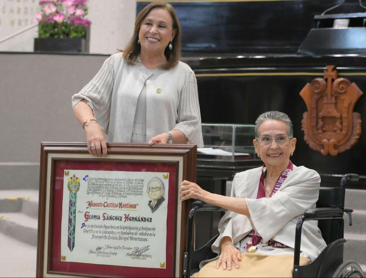 Medalla a Gloria Sánchez reconoce una vida de educación, justicia social y servicio a Veracruz: Rocío Nahle