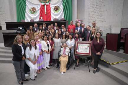 Condecora Congreso del Estado a Gloria Sánchez con la Medalla “Heberto Castillo”