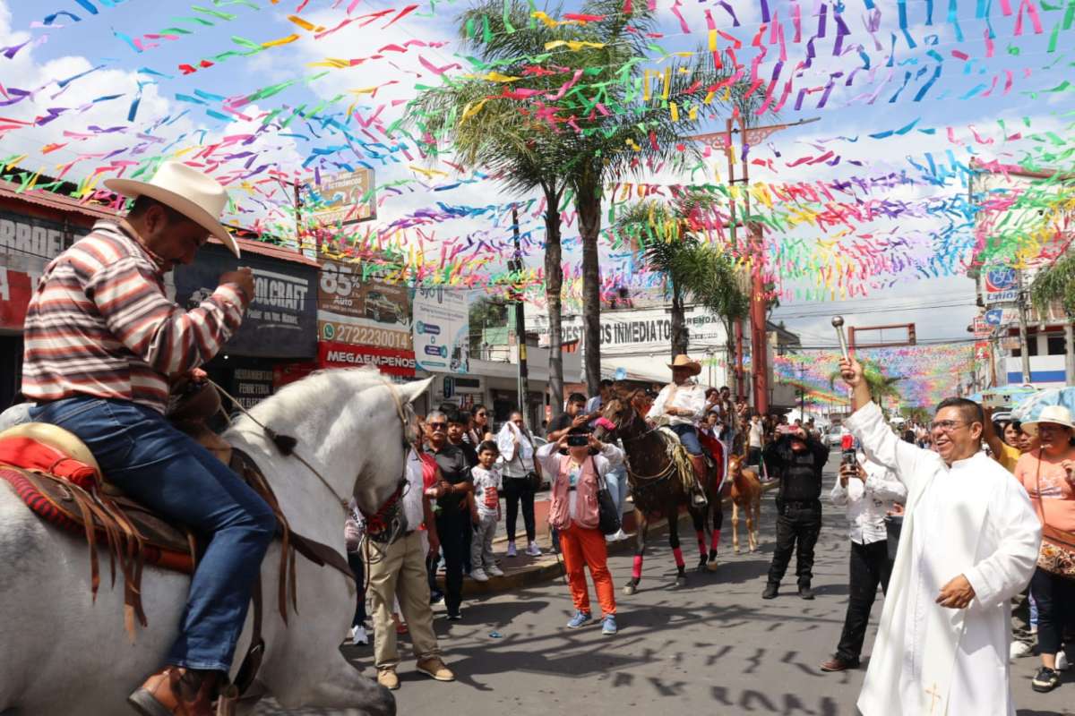 Primer Cabalgata Santa Rosa 2026 reúne a más de 150 jinetes en Camerino Z. Mendoza