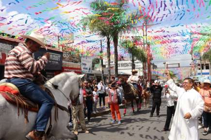 Primer Cabalgata Santa Rosa 2026 reúne a más de 150 jinetes en Camerino Z. Mendoza