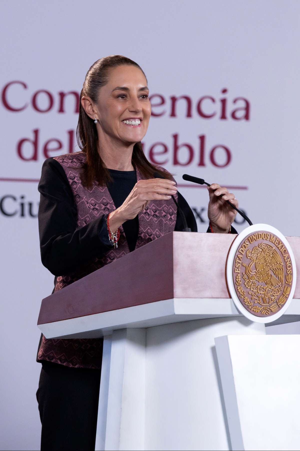 Programas para el Bienestar, apoyo directo a la gente y a la economía: Presidenta; al cierre de 2026 beneficiarán a 42.8 millones de mexicanos