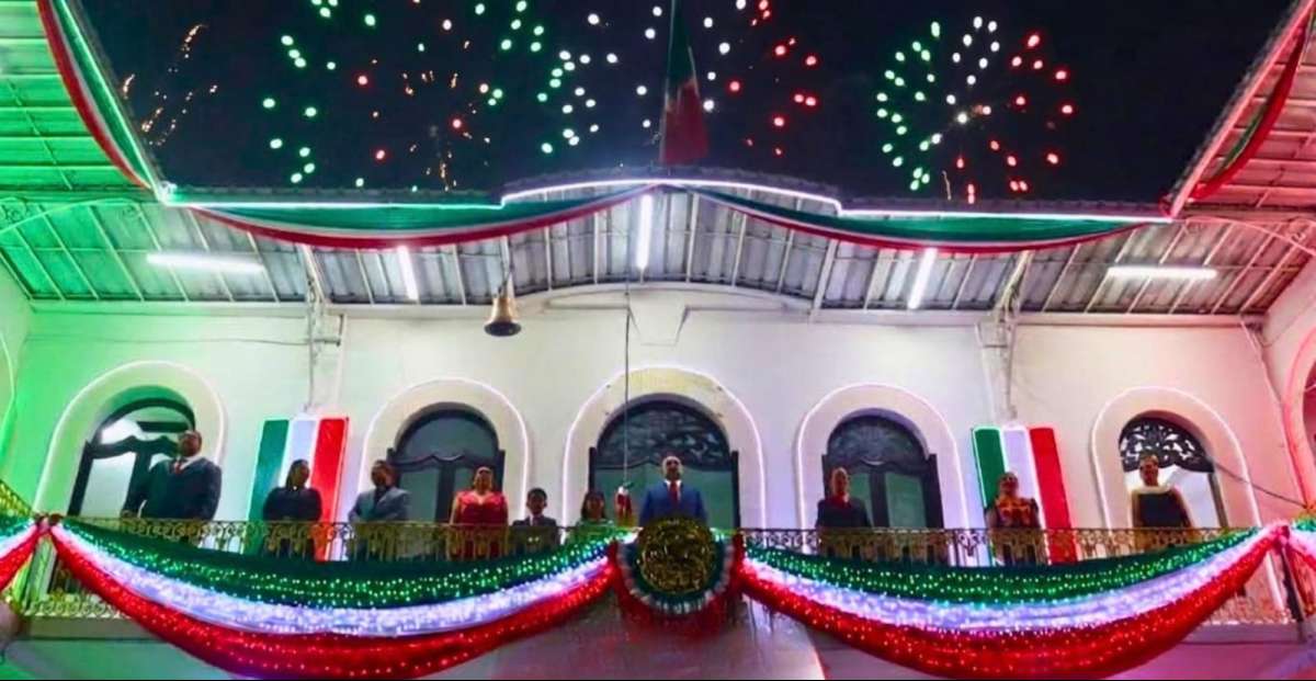 Por primera vez en Camerino Z. Mendoza el Balcón presidencial no se convierte en una “cantina” tras el Grito de Independencia