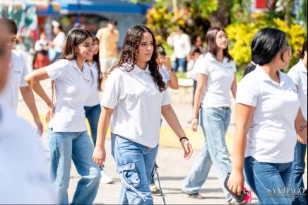 Excelente Participación del Bachillerato UPAV Pánuco 203G en el Desfile Patrio