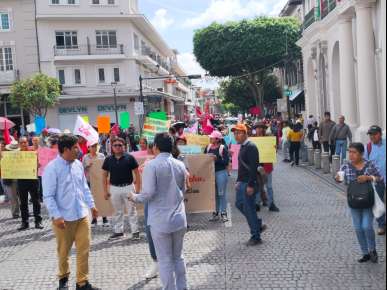 Marchan antorchistas en Xalapa para exigir audiencia con la gobernadora Rocío Nahle y dé solución a sus demandas de obras