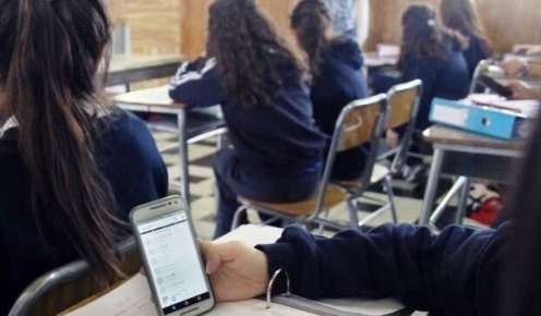 En Veracruz queda restringido el uso de celulares en nivel básico, así como nivel medio para los menores
