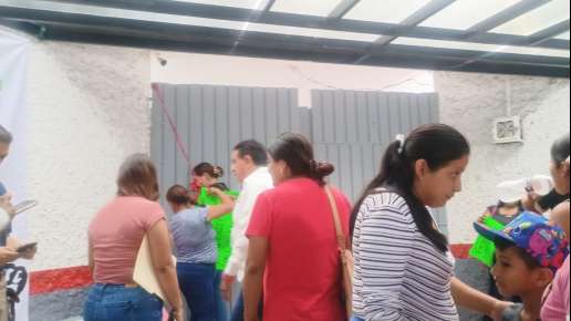 Destituyen a directora de la Escuela Primaria Venustiano Carranza de la ciudad de Córdoba; padres de familia entregan el plantel