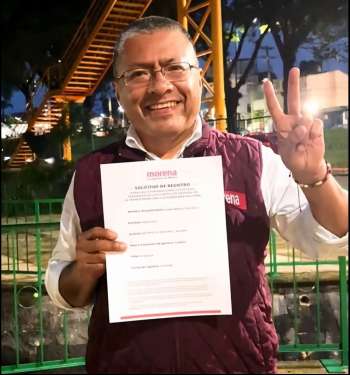 Juan Vergel Pacheco, se registra para ir a la encuesta de Morena en Xalapa  