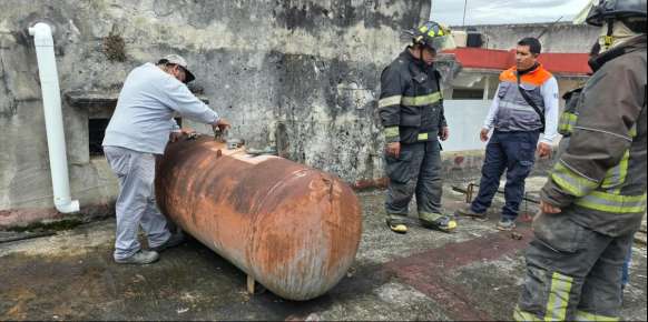 Evacuadas de manera preventiva 2 mil personas por olor asociado a gas LP en el centro de Xalapa   