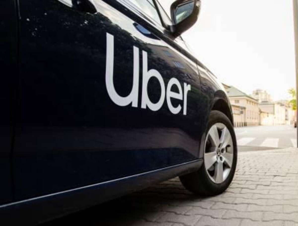Próximo lunes estaría iniciativa para regular aplicaciones de transporte público como UBER