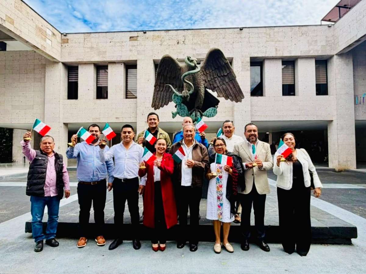 GUSTAVO SÁNCHEZ ASISTE A LA APROBACIÓN DEL DÍA ESTATAL DE LA BANDERA SIERA