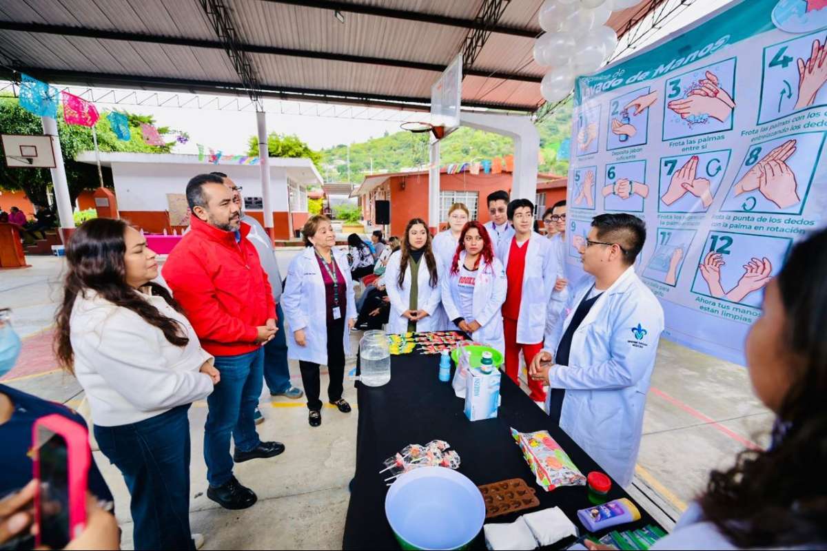 Realizan Feria de la Salud en la Escuela Primaria Camerino Z. Mendoza