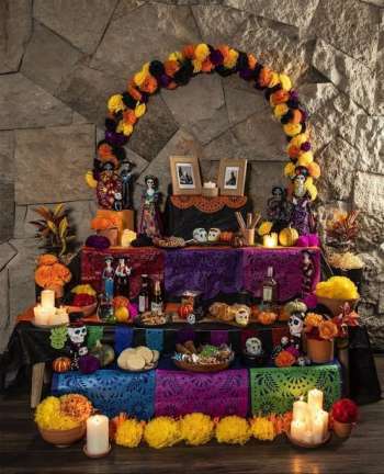 Autoriza la SEV megapuente de Día de Muertos en 47 municipios indígenas, reanudarán labores el 4 de noviembre